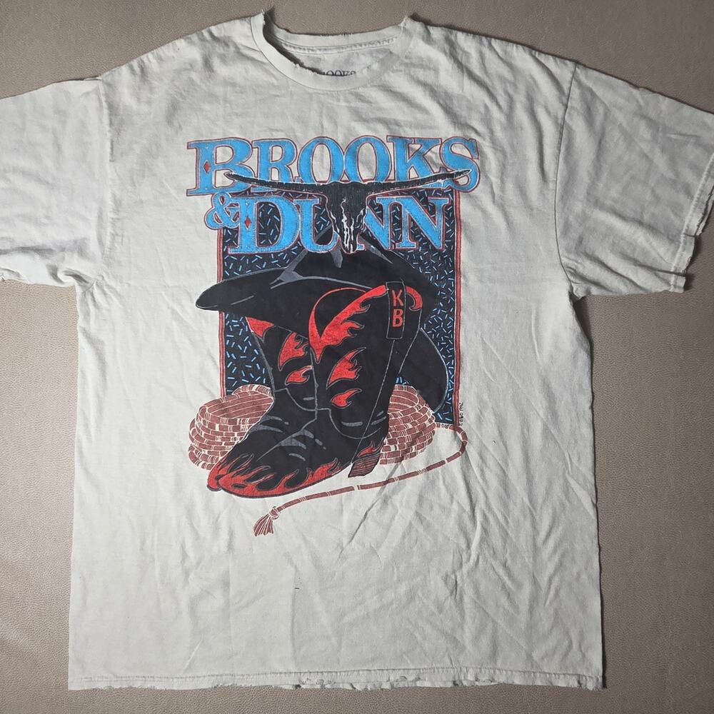 Vintage Brooks & Dunn Cowboy Boot Flame Graphic Tee Size M/L Distressed